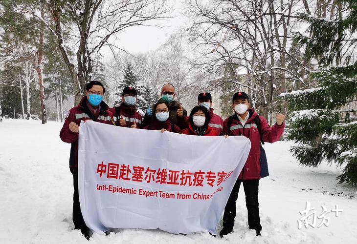 中国援助塞尔维亚抗疫：捐口罩建生产线，两国情谊深厚